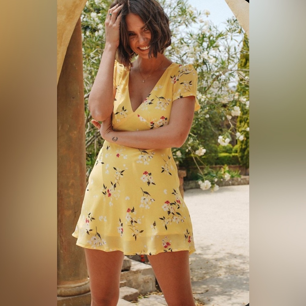 NWT Verge Girl Yellow Floral Flounce V Neck Mini Dress Delicate Feminine Small